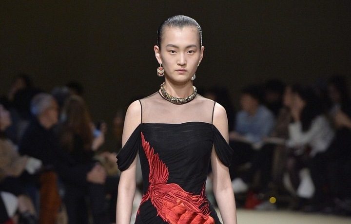 Luxusní honosné šaty.