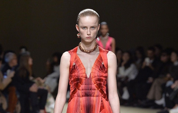 Luxusní honosné šaty.