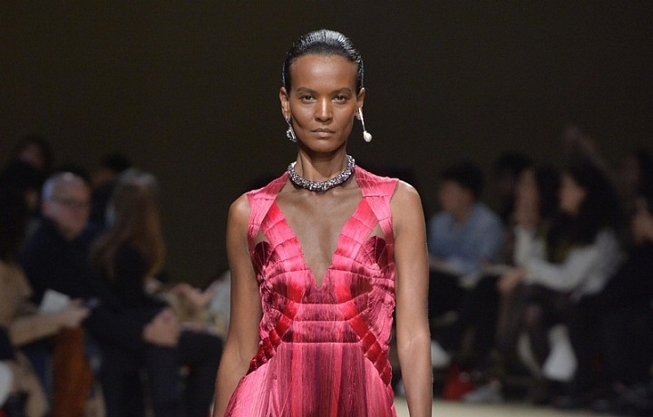 Luxusní honosné šaty.