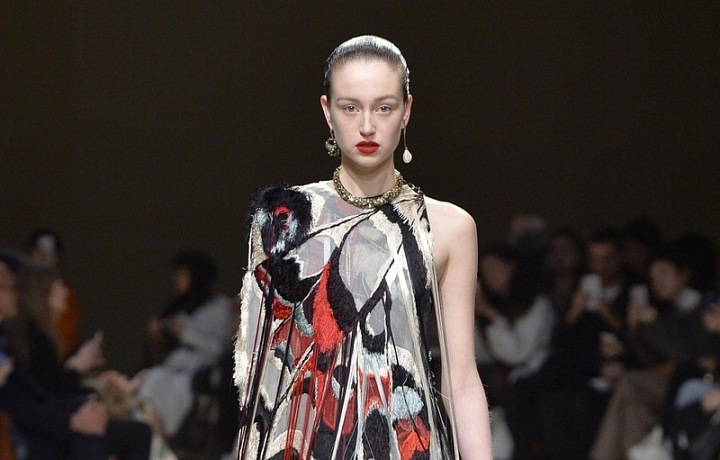 Luxusní honosné šaty.