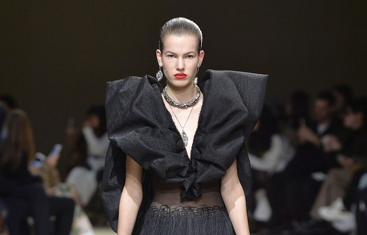 Luxusní honosné šaty.