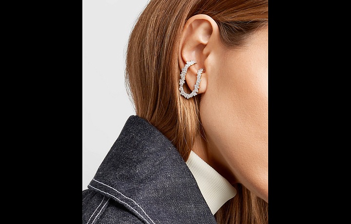 Anna Khouri a náušnice Izabel, která se prodává po jedné. 