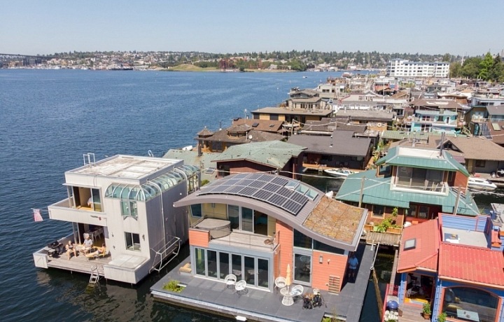 Hausbót Michelle Lanker a Bill Bloxom