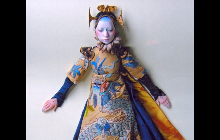 Sběratelé na panenky čekají. 