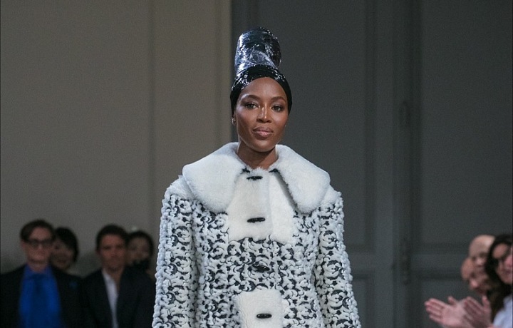 Naomi Campbell zahájila přehlídku