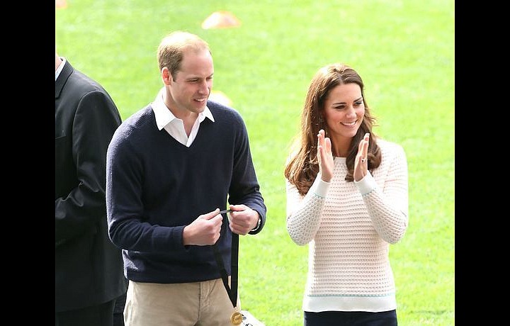 Kate v casual outfitu