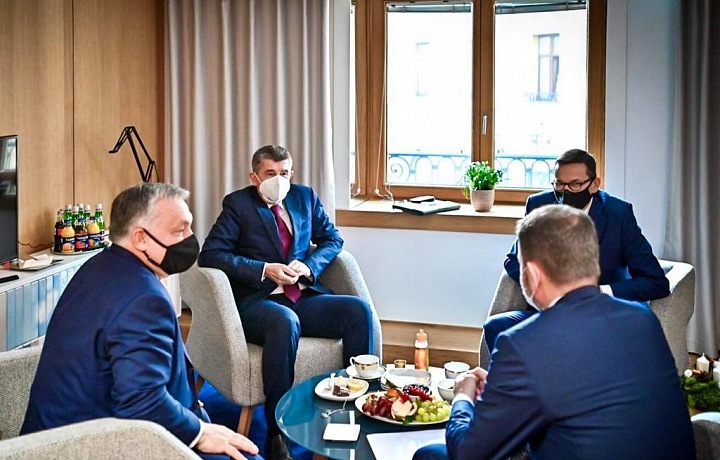 Premiér Babiš na poradě