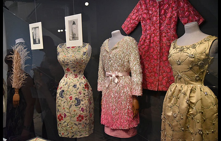 Balenciaga - Shaping Fashion, Victoria and Albert Museum, Londýn