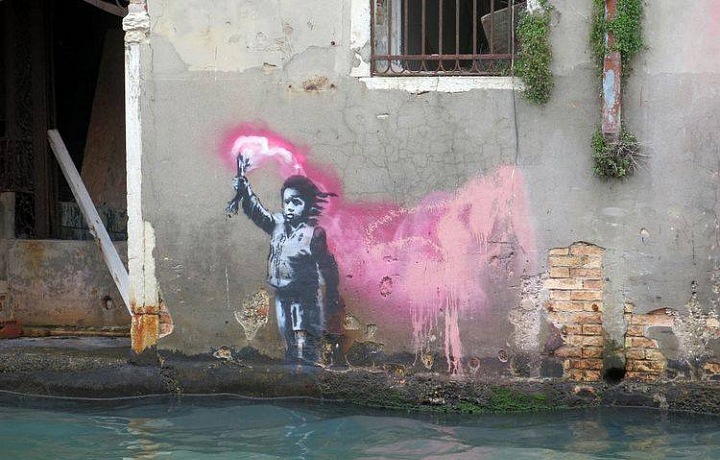 This picture appeared on the wall of a house in Venice overnight