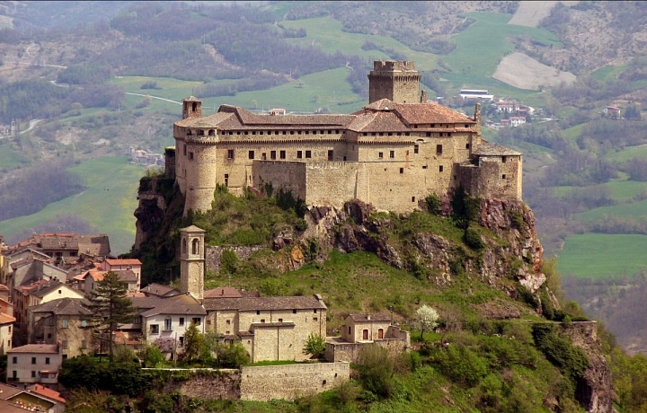 Pevnost Bardi Il Castello