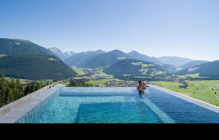 Alpin Panorama Hotel Hubertus and his unique pool