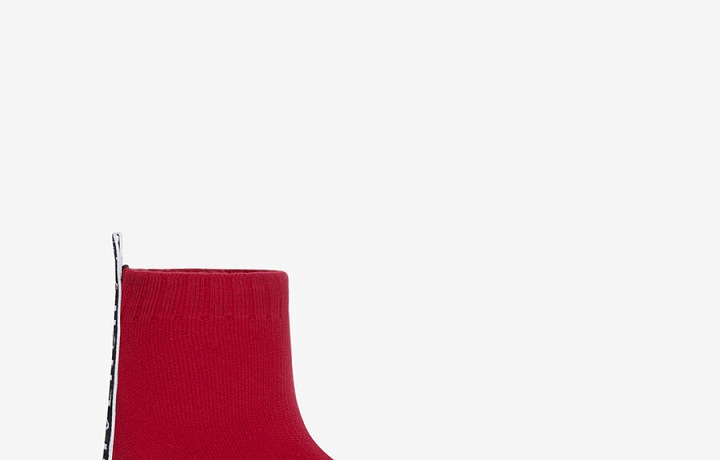 Sportovní ponožkové boty značky Givenchy.