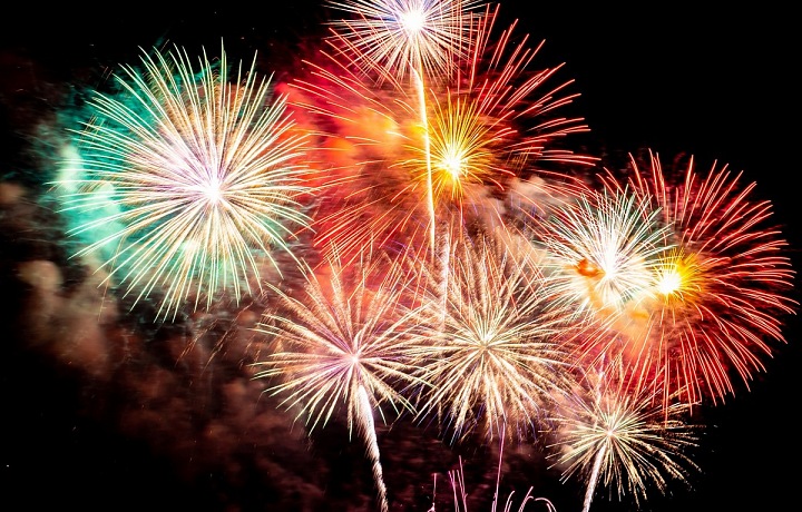 Ohňostroje byly poprvé vyvinuty před staletími v Číně a nakonec se rozšířily do Evropy