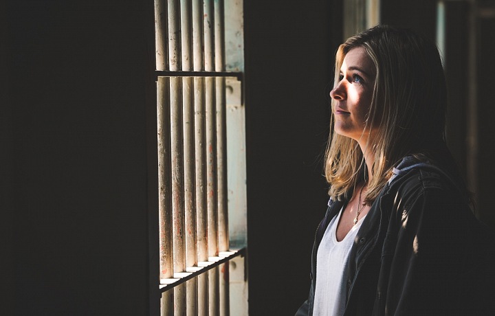 Stalking je forma psychického prenasledovania, pri ktorej sa páchateľ snaží nadobudnúť alebo udržať kontrolu nad obeťou