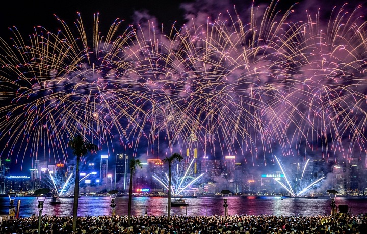 Ohňostroje byly poprvé vyvinuty před staletími v Číně a nakonec se rozšířily do Evropy