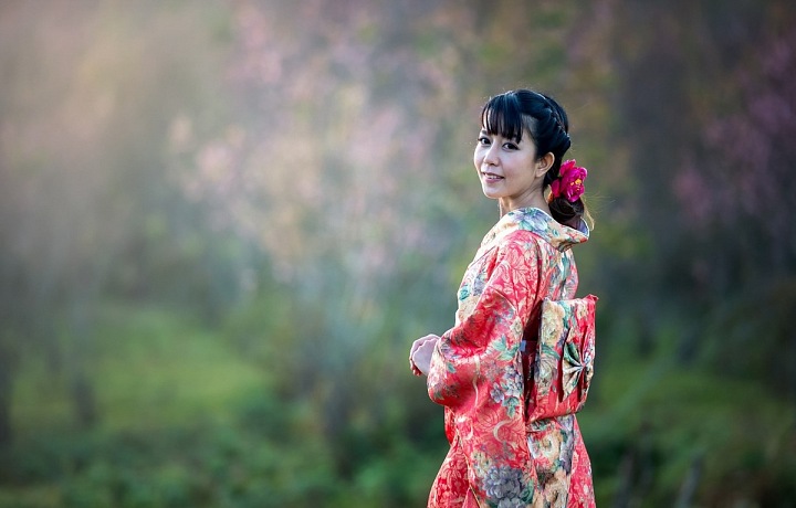 Nevěsta ve svém rouchu také skrývá dýku, aby ochránila svou rodinu