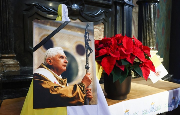 Pohřeb emeritního papeže Benedikta XVI.