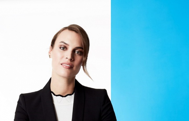 Černobílá kombinace.