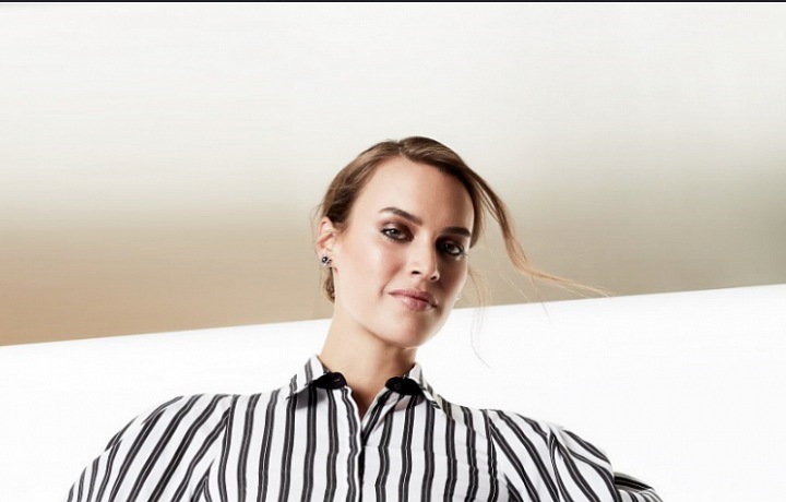 Černobílá kombinace.