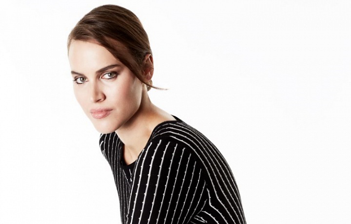 Černobílá kombinace.