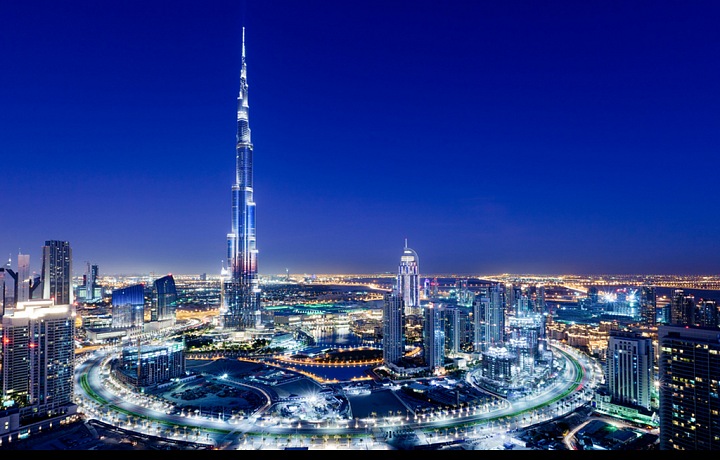 Pohled na mrakodrap Burj Khalifa a okolí
