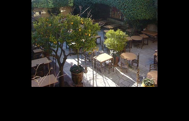 Terasa hotelu La Colombe d'Or 