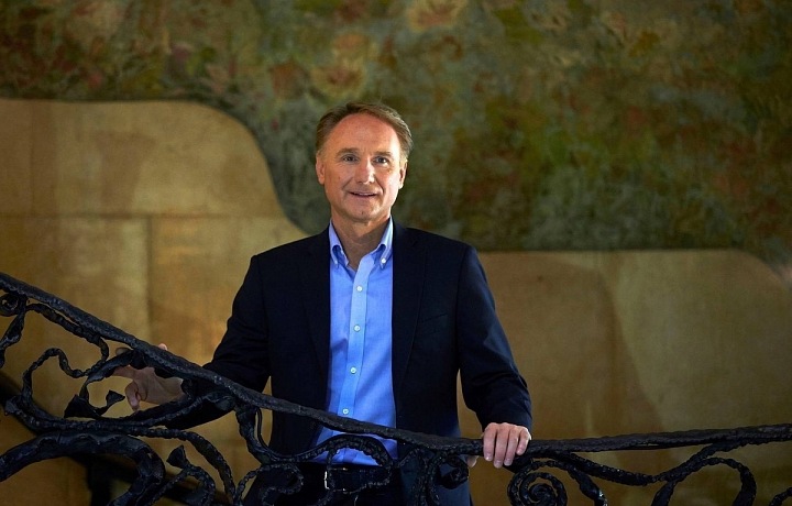 Dan Brown
