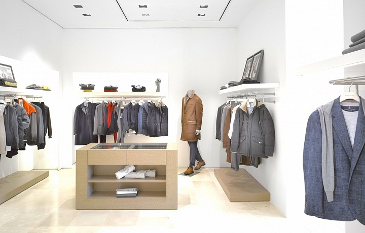 Interiér butiku Brunello Cucinelli v Praze