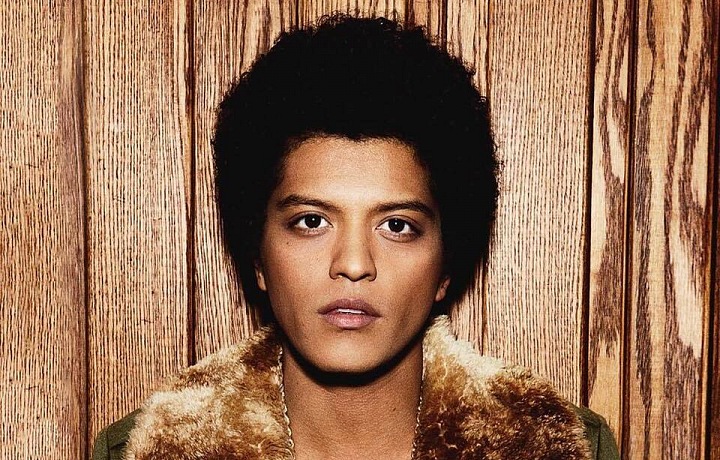 Hvězda Bruno Mars je z půlky Filipínec. 