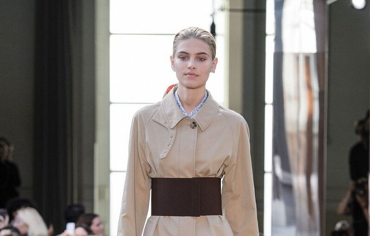 Obyčejná móda z kolekce Burberry SS19.