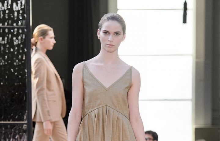 Obyčejná móda z kolekce Burberry SS19.