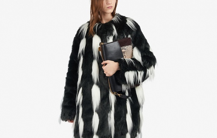 Hravé barvičky od Givenchy, které doplní každý outfit.