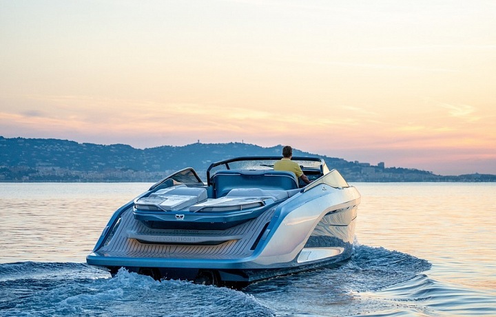 Princess R35 v Cannes