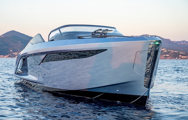 Princess R35 v Cannes