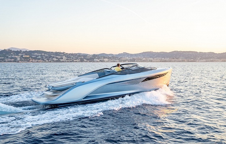 Princess R35 v Cannes