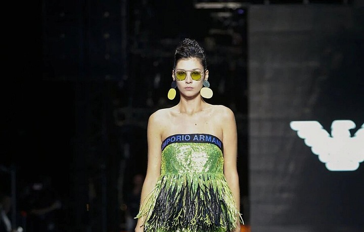 Druhou polovinu přehlídky ovládly barvy