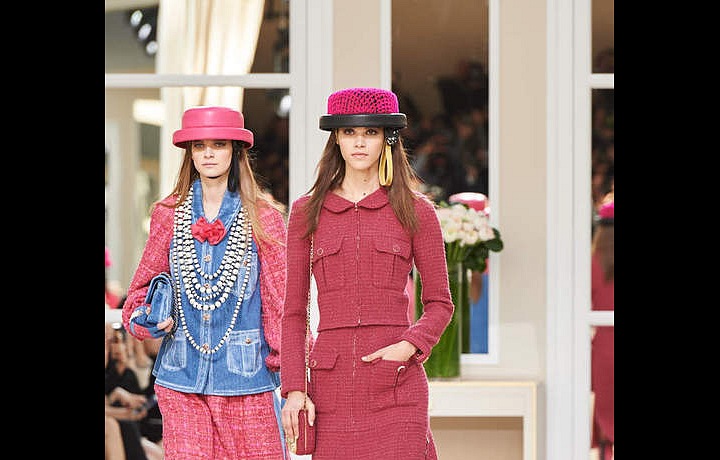 Fuchsiová barva osvěžila celou kolekci