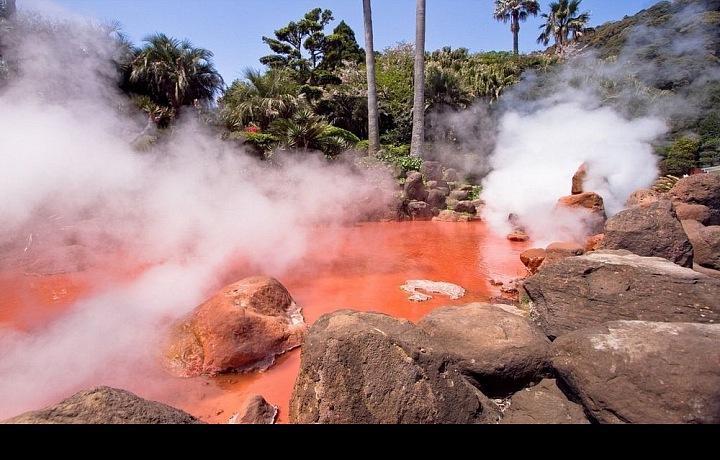 Blood pond Beppu, Japonsko