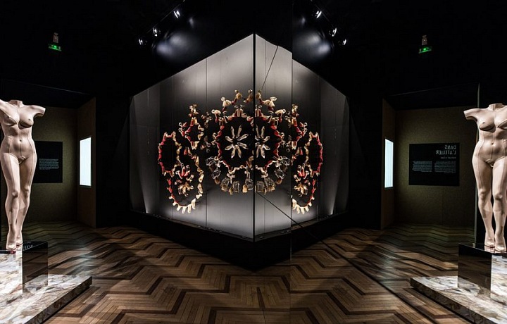 Výstava v Palais de la Porte Dorée