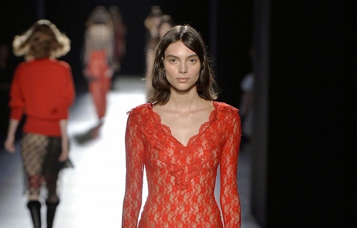 Smyslná erotika Christopher Kane