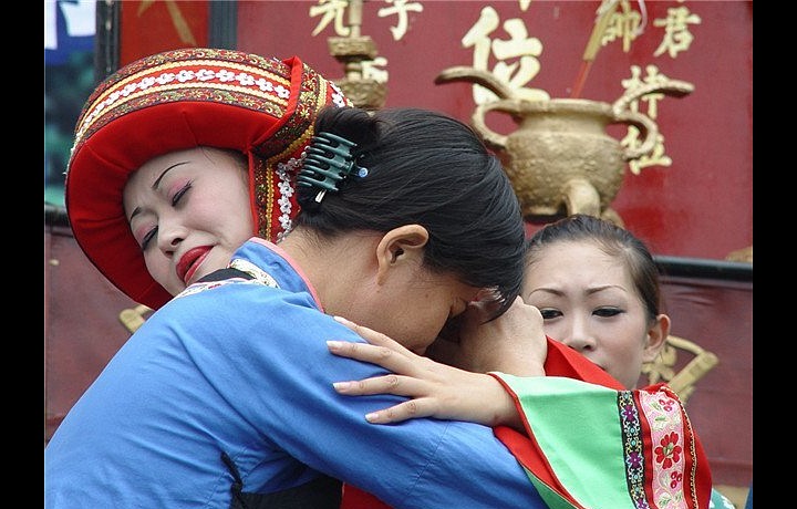 V některých částech Číny je pláč povinnou součástí přípravy na manželství.