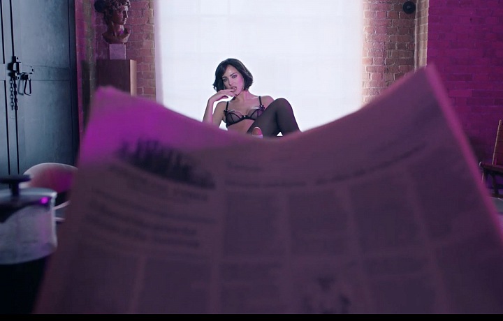 Za zavřenými dveřmi...