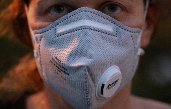 Před koronavirem chrání FFP3 a nové nanovlákenné roušky