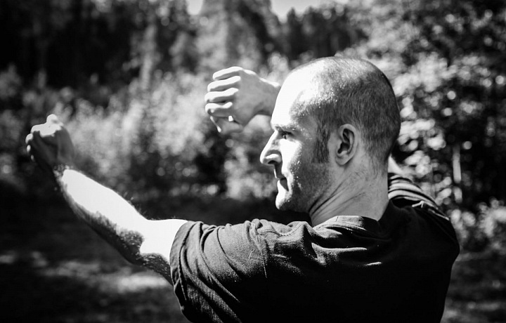 Pavel Macek při cvičení základních technik stylu Hap Kyun