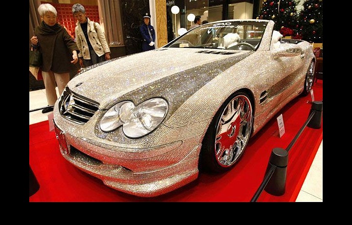 Mercedes-Benz SL600 posetý diamanty