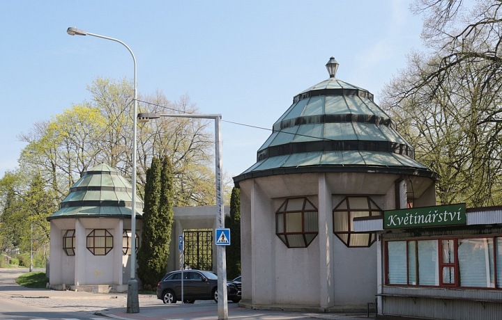 Ďáblický hřbitov ve stylu kubismu