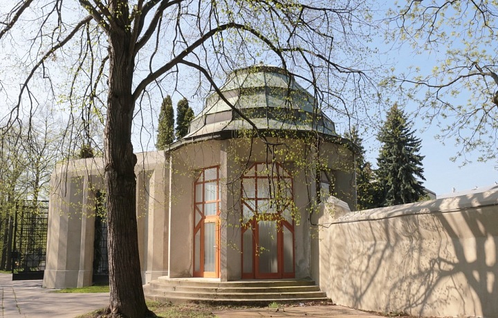 Ďáblický hřbitov ve stylu kubismu