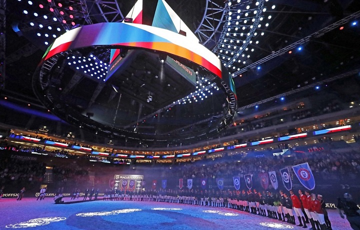 Zahájení bylo velkolepé. 