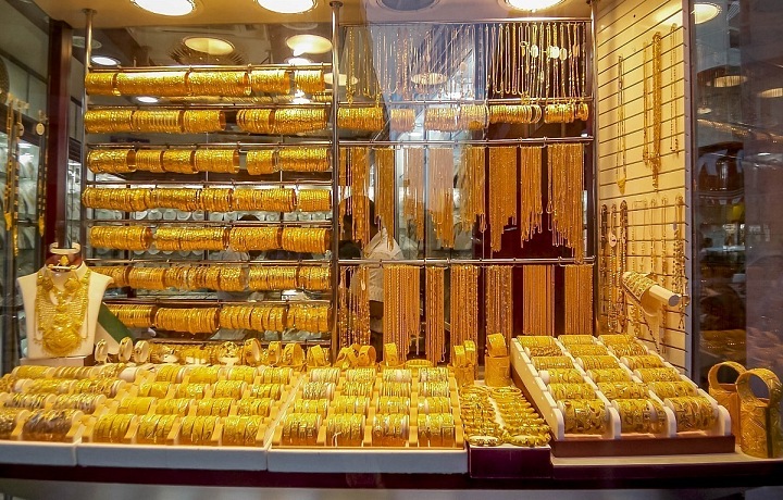 Deira's Gold Souk je možná nejznámější a velkou měrou se podílí na tom, proč je Dubaj známá jako "město zlata