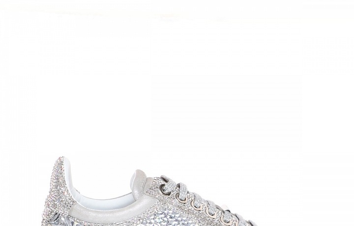 Luxusní model s krystaly